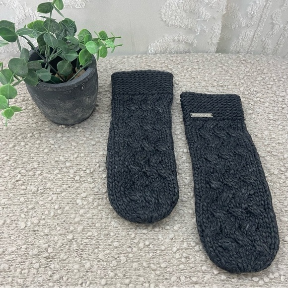MICHAEL KORS Women’s Knitted Mittens Dark Gray Sz S Cozy Warming Comfy Comfort - Picture 1 of 6